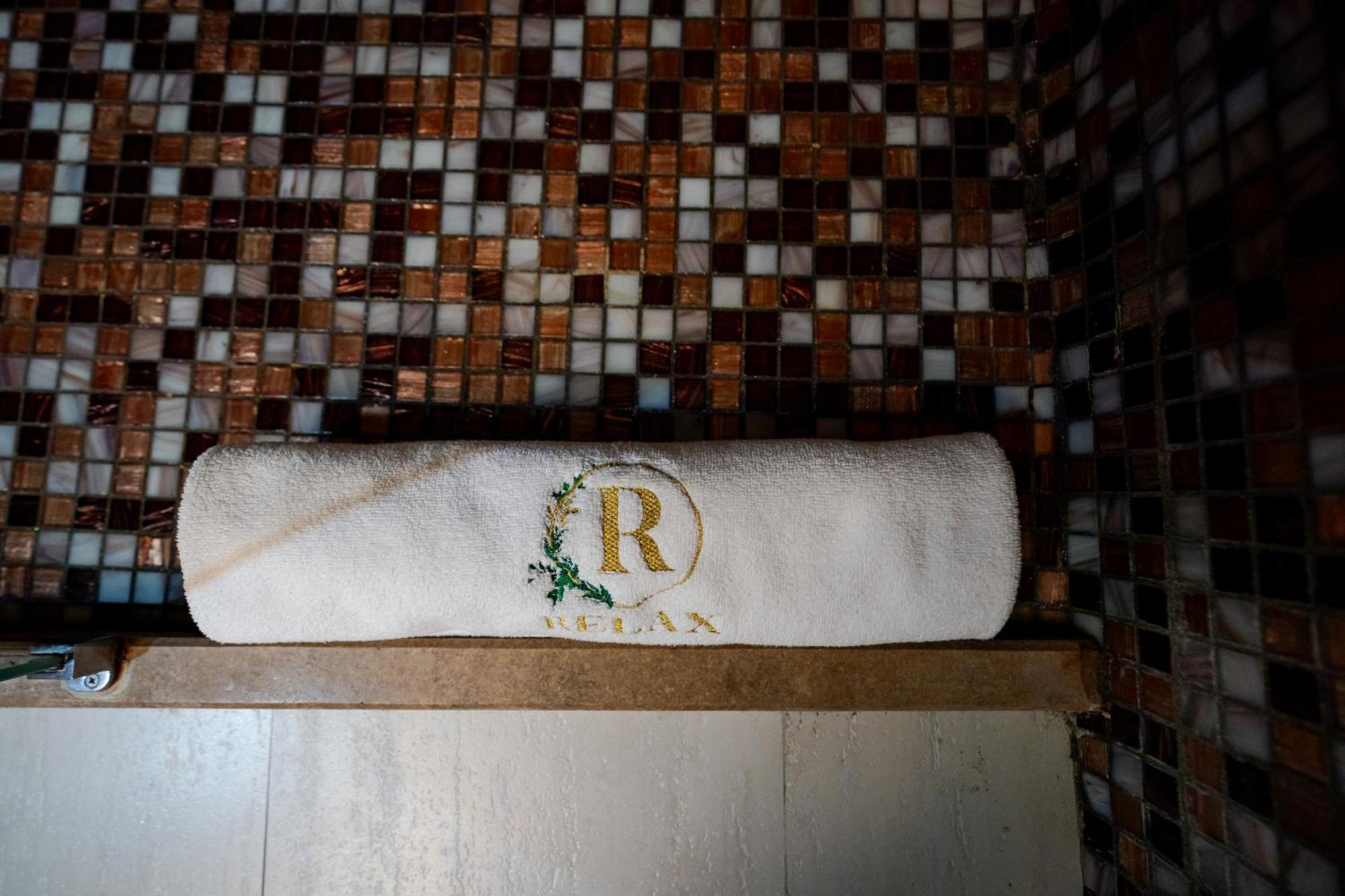 Hotel Relax クラヨーヴァ エクステリア 写真