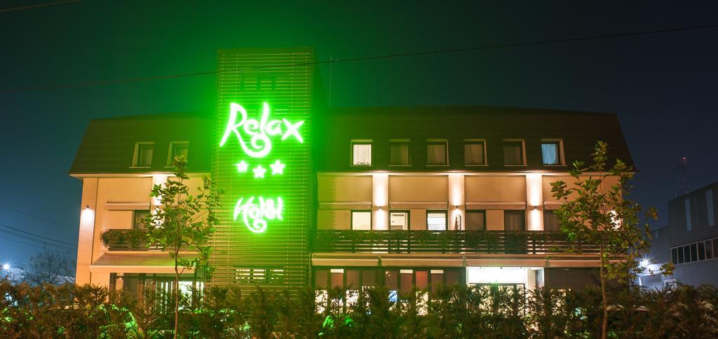 Hotel Relax クラヨーヴァ エクステリア 写真